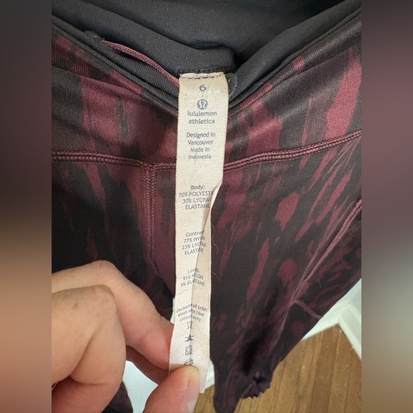 Lululemon Speed Tight IV | Painted Animal Bordeaux Drama Black | Size 6 - Picture 8 of 16